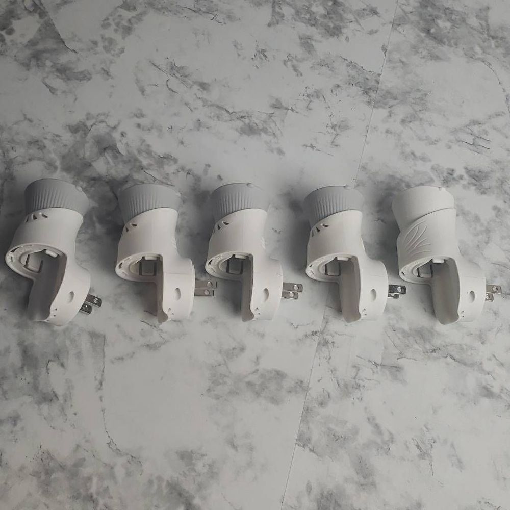 5 Preowned Airwick Plug Diffusers - Picture 2 of 12